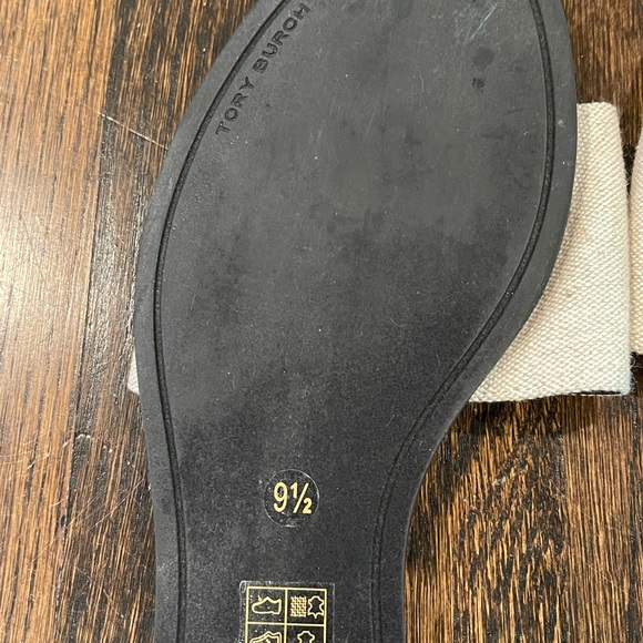 NEW Tory Burch flat sandals. Size 9.5. - Picture 2 of 4